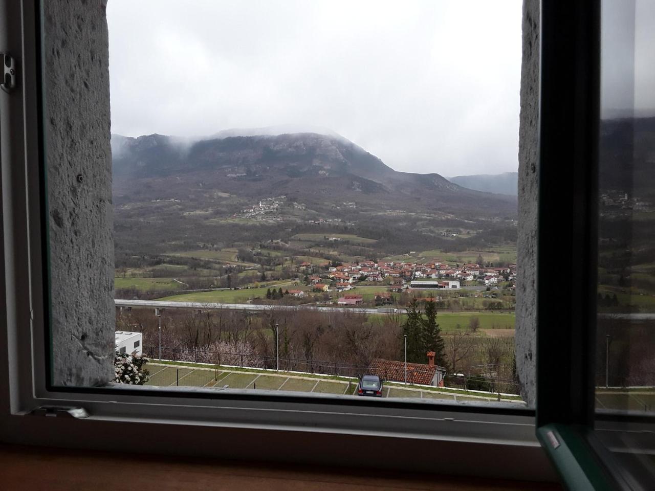 לינה וארוחת בוקר Ajdovščina B & W Kriz מראה חיצוני תמונה